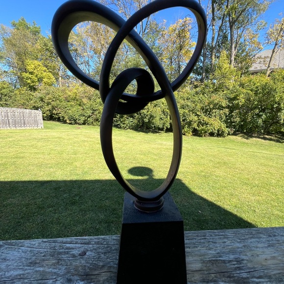 Infinite Knot Swirl sculpture - Picture 9 of 14
